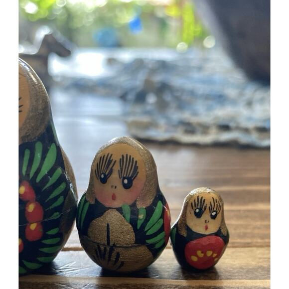 Vintage Hand-painted Russian Wooden Matryoshka Stacking Nesting Dolls Set of 5 - Picture 4 of 5